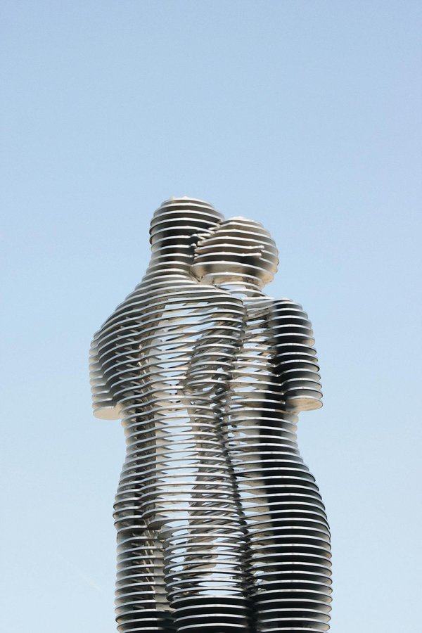 Quels sont les conseils pour déménager une installation artistique avec éclairage intégré ?